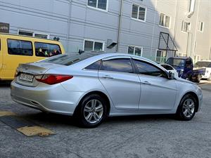 HYUNDAI Sonata - Vista 8