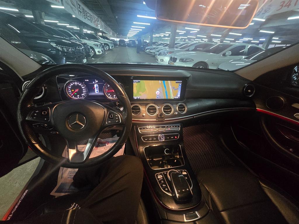 Mercedes Benz E class - Vista 9