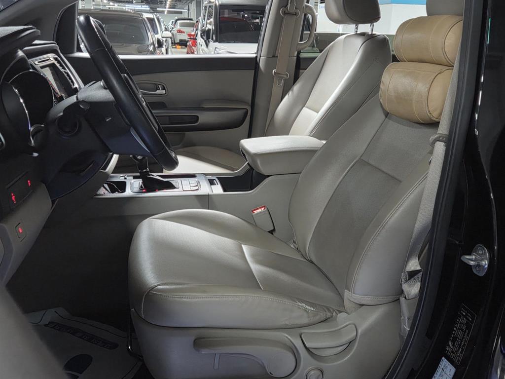 KIA Carnival - Vista 10