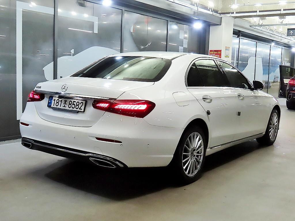 Mercedes Benz E class - Vista 5