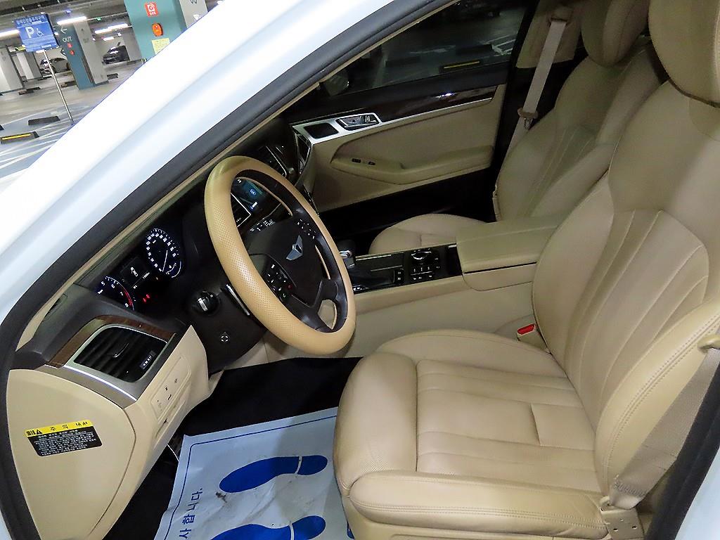 HYUNDAI Genesis - Vista 6