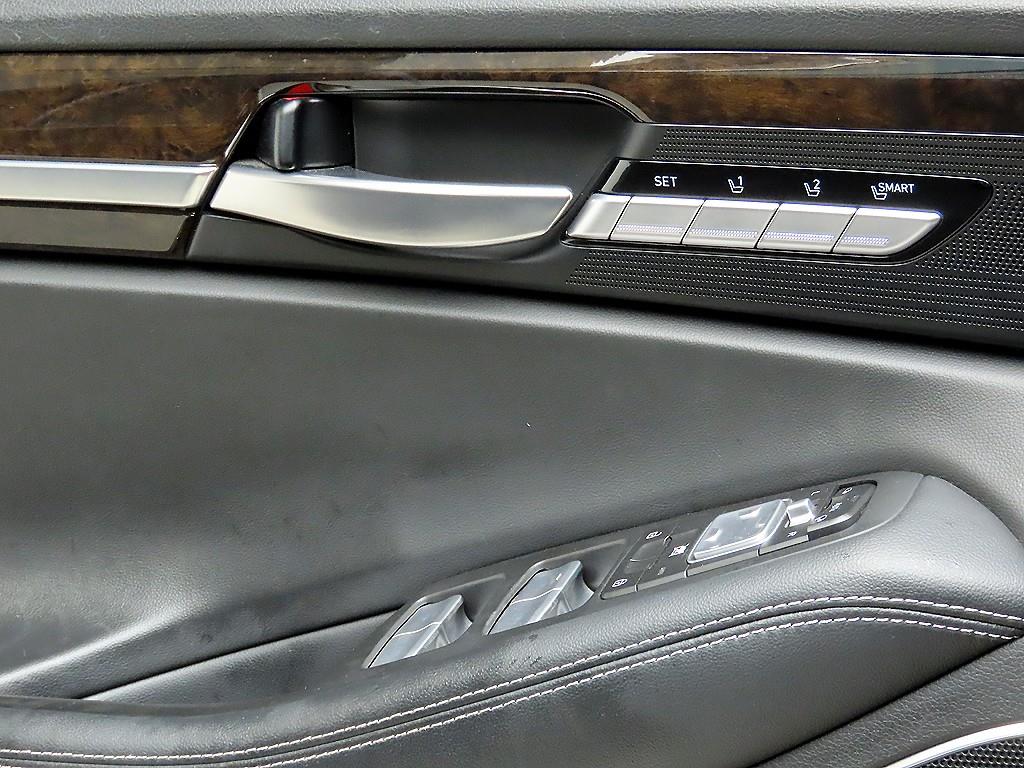 Genesis G90 - Vista 12