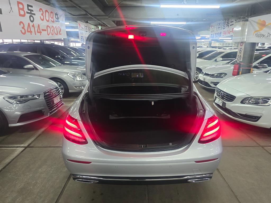 Mercedes Benz E class - Vista 5