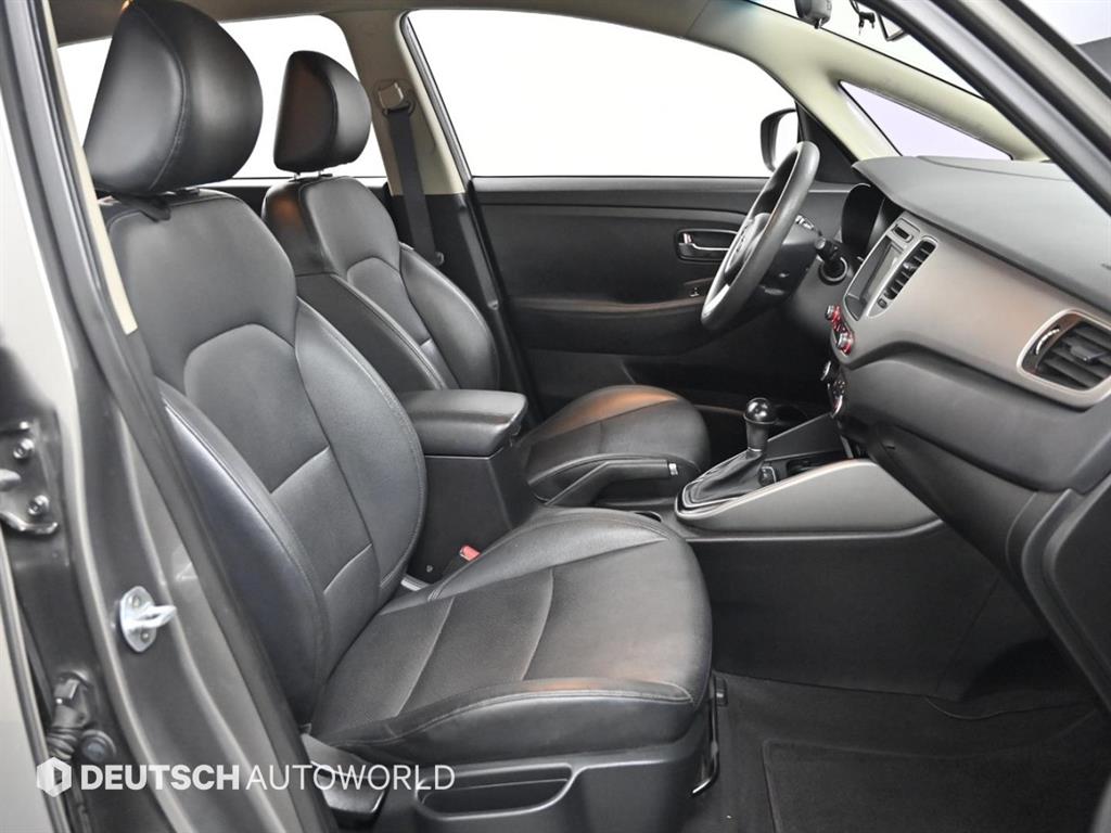 KIA Carens - Vista 8