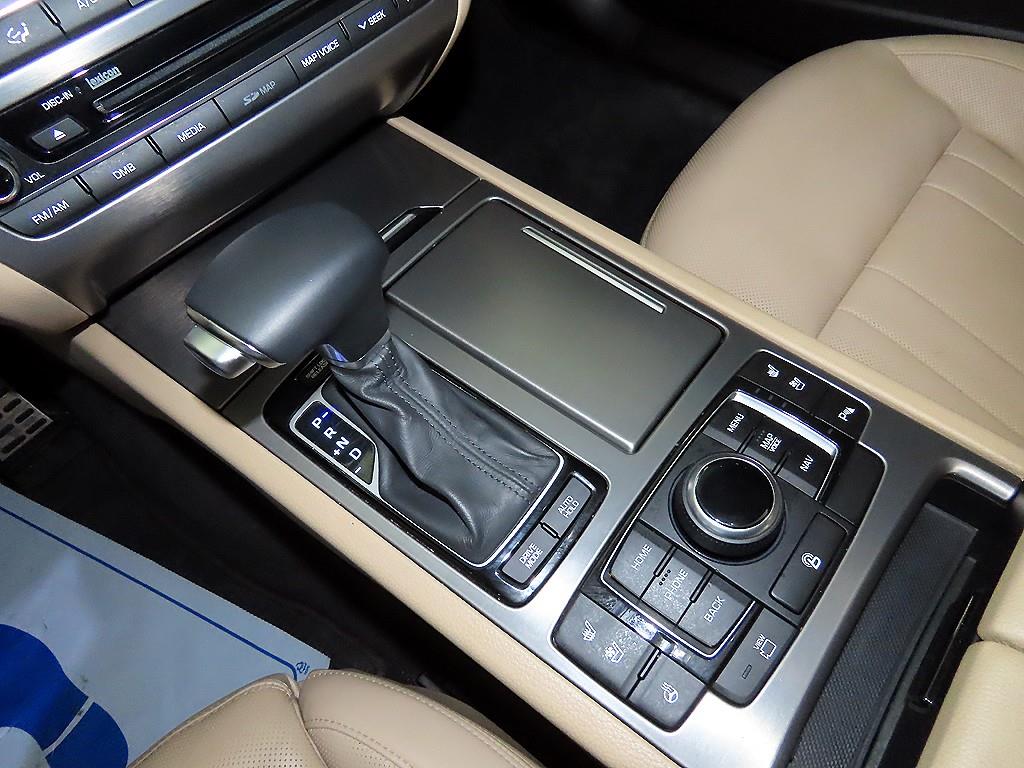 HYUNDAI Genesis - Vista 12