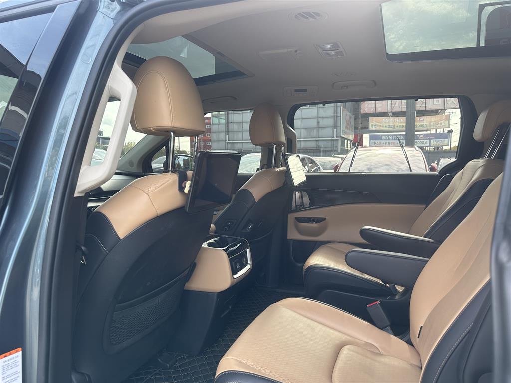 KIA Carnival - Vista 8