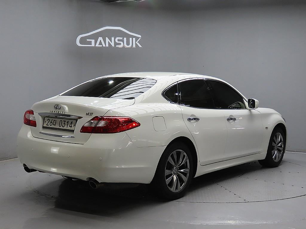 Infiniti M - Vista 7