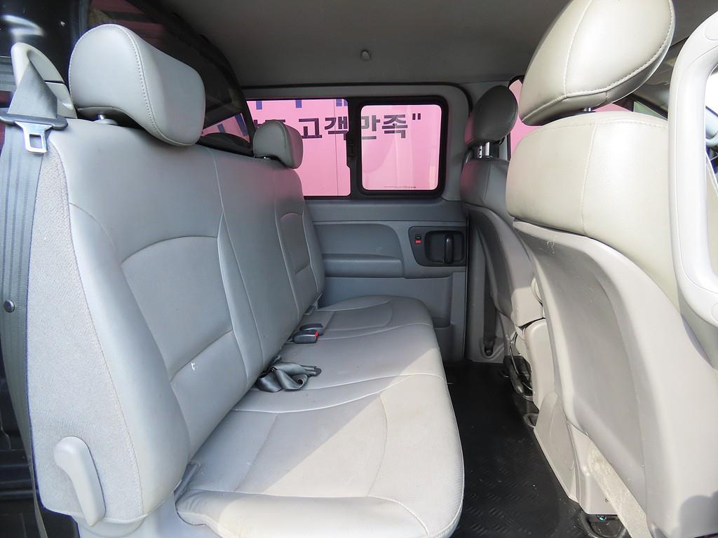 HYUNDAI Starex - Vista 6