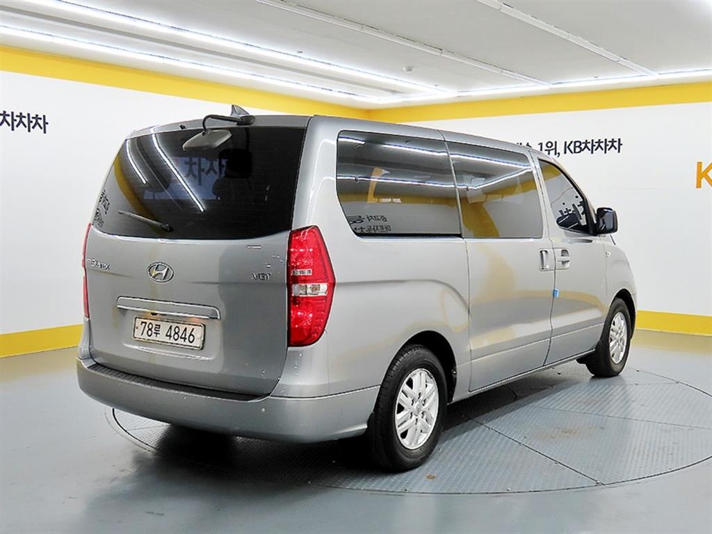 HYUNDAI Starex - Vista 4