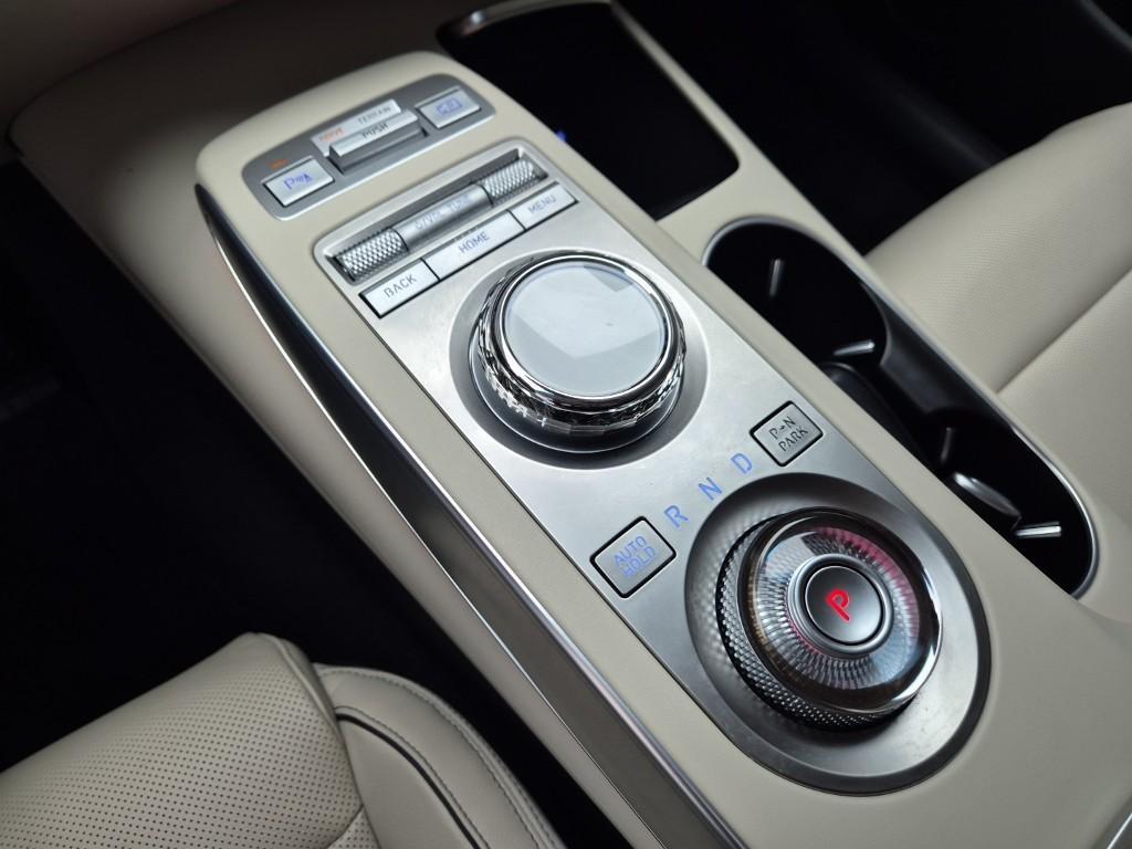 Genesis GV70 - Vista 8