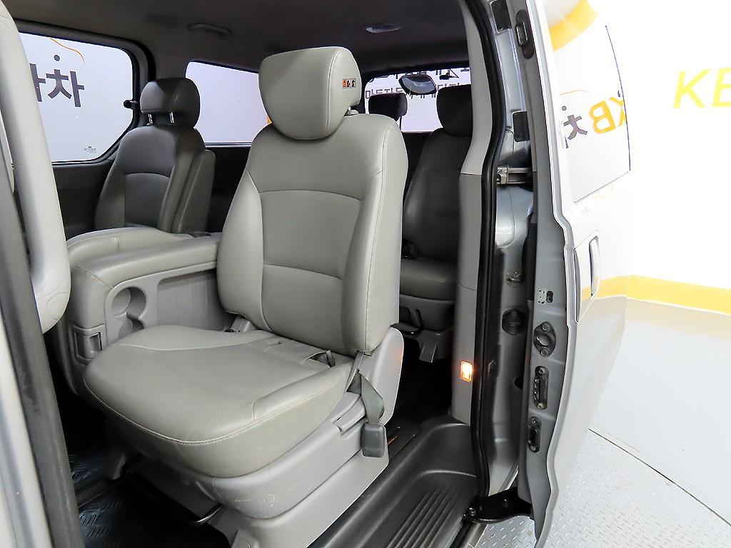 HYUNDAI Starex - Vista 6