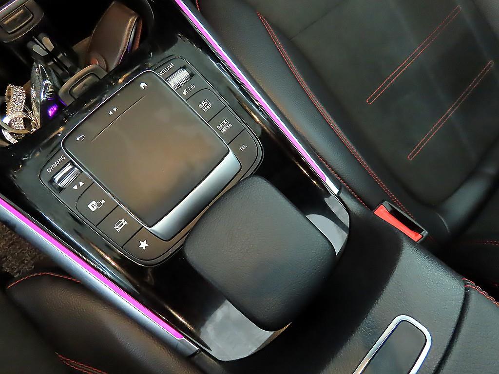 Mercedes Benz GLA Class - Vista 12