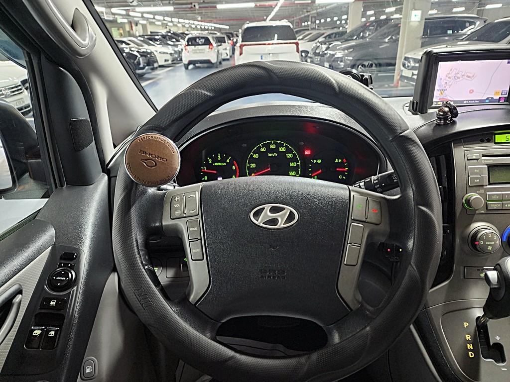 HYUNDAI Starex - Vista 10