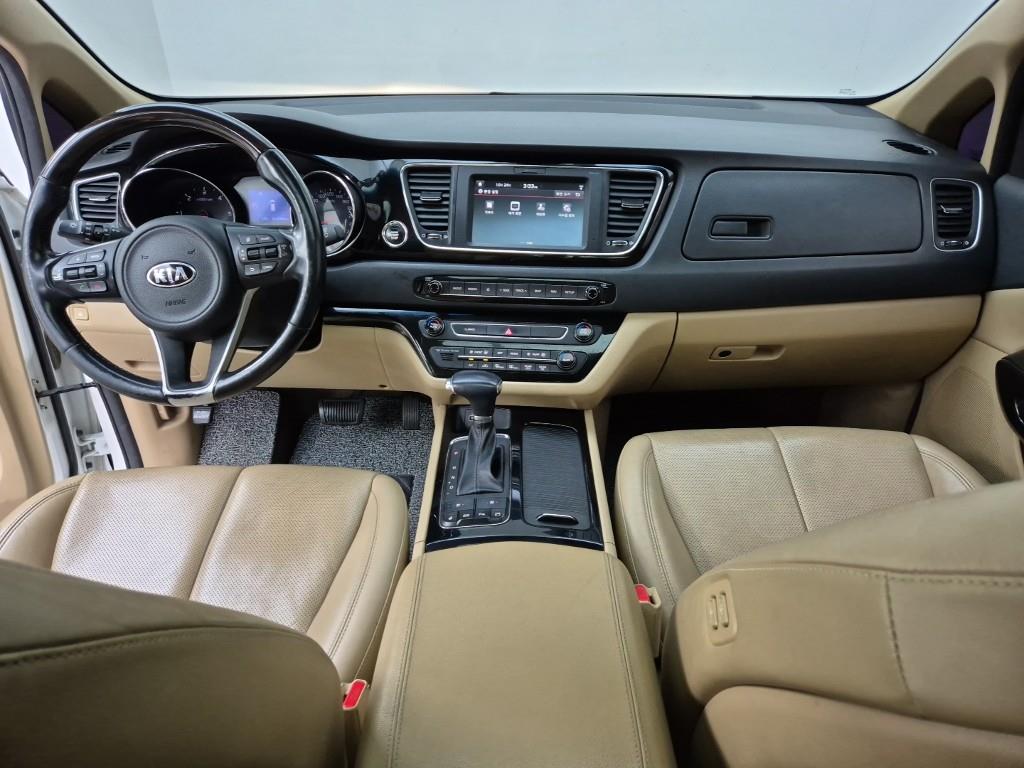 KIA Carnival - Vista 5