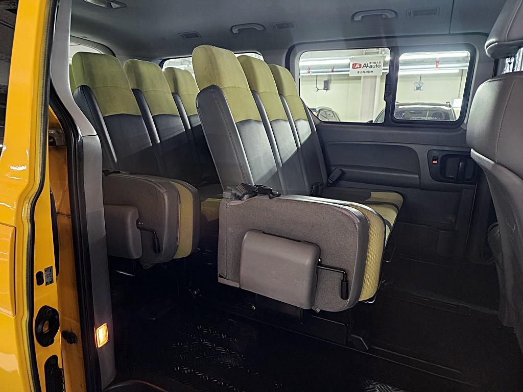 HYUNDAI Starex - Vista 5