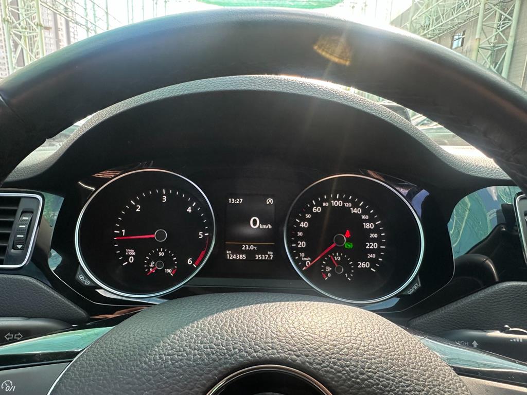 Volkswagen Jetta - Vista 9