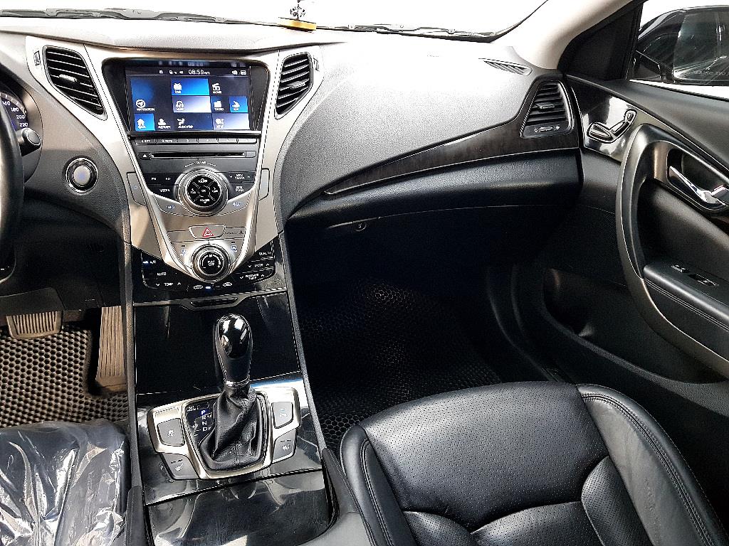 HYUNDAI Grandeur - Vista 10