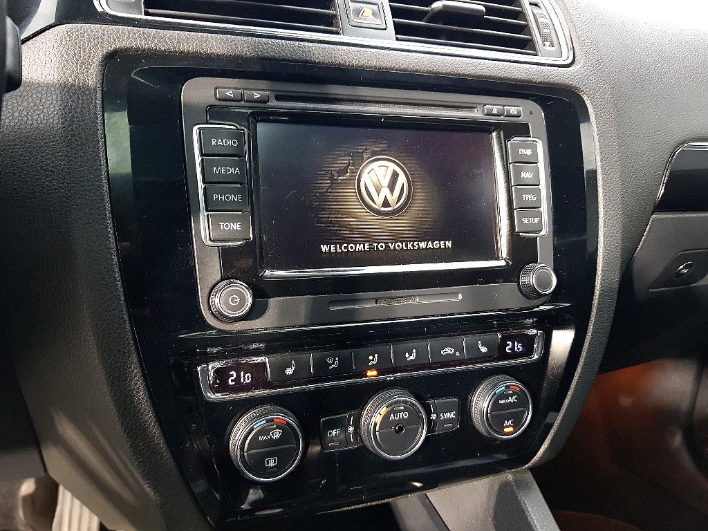 Volkswagen Jetta - Vista 12