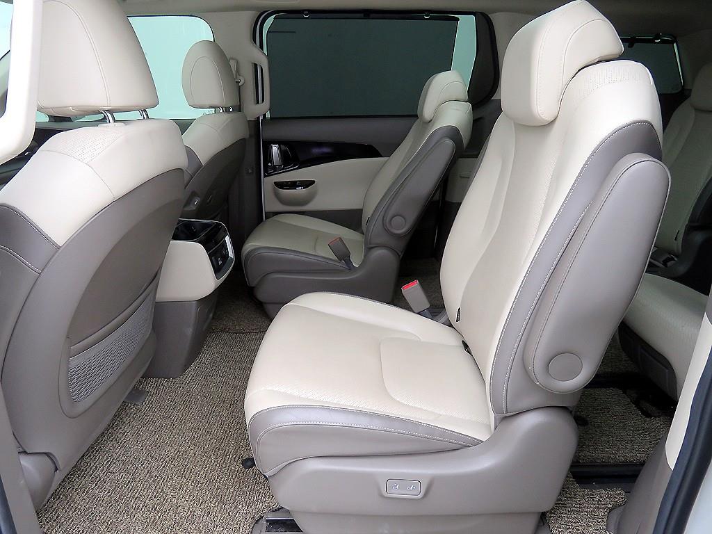 KIA Carnival - Vista 8