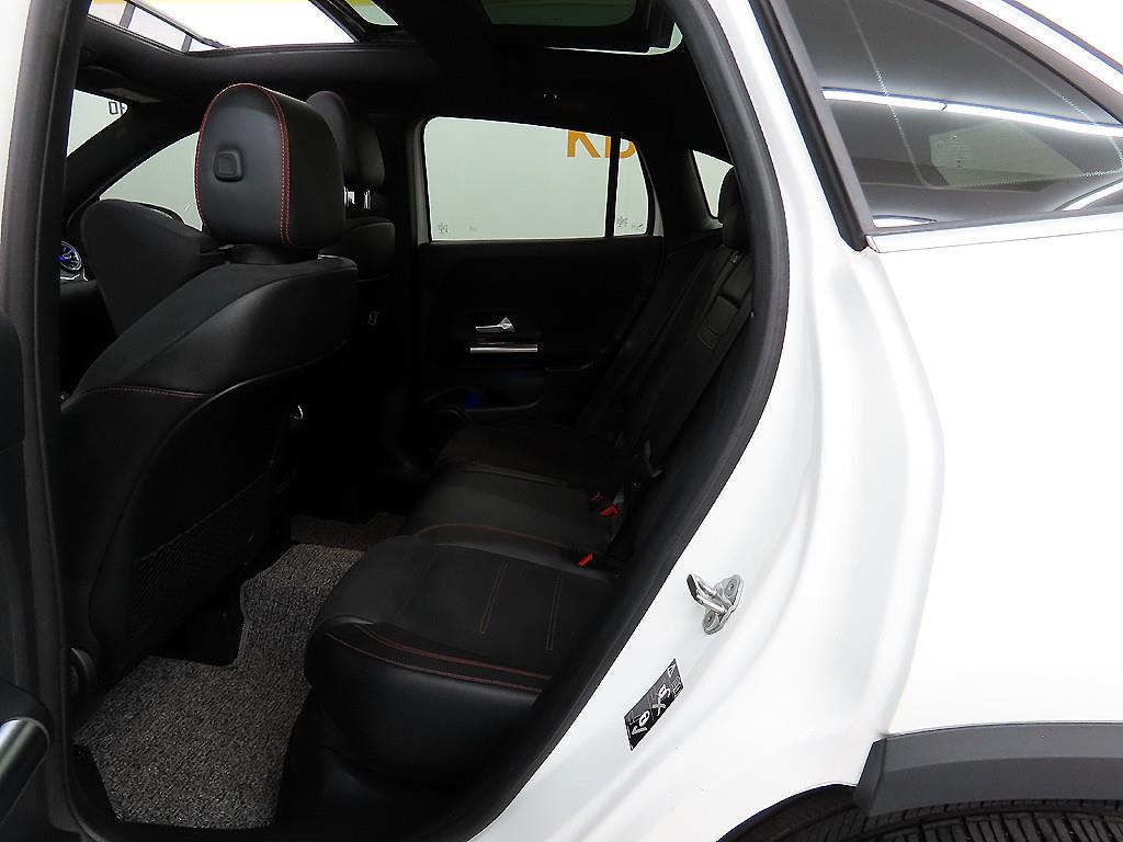 Mercedes Benz GLA Class - Vista 6