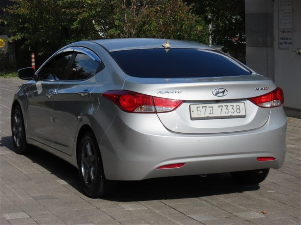HYUNDAI Avante - Vista 7