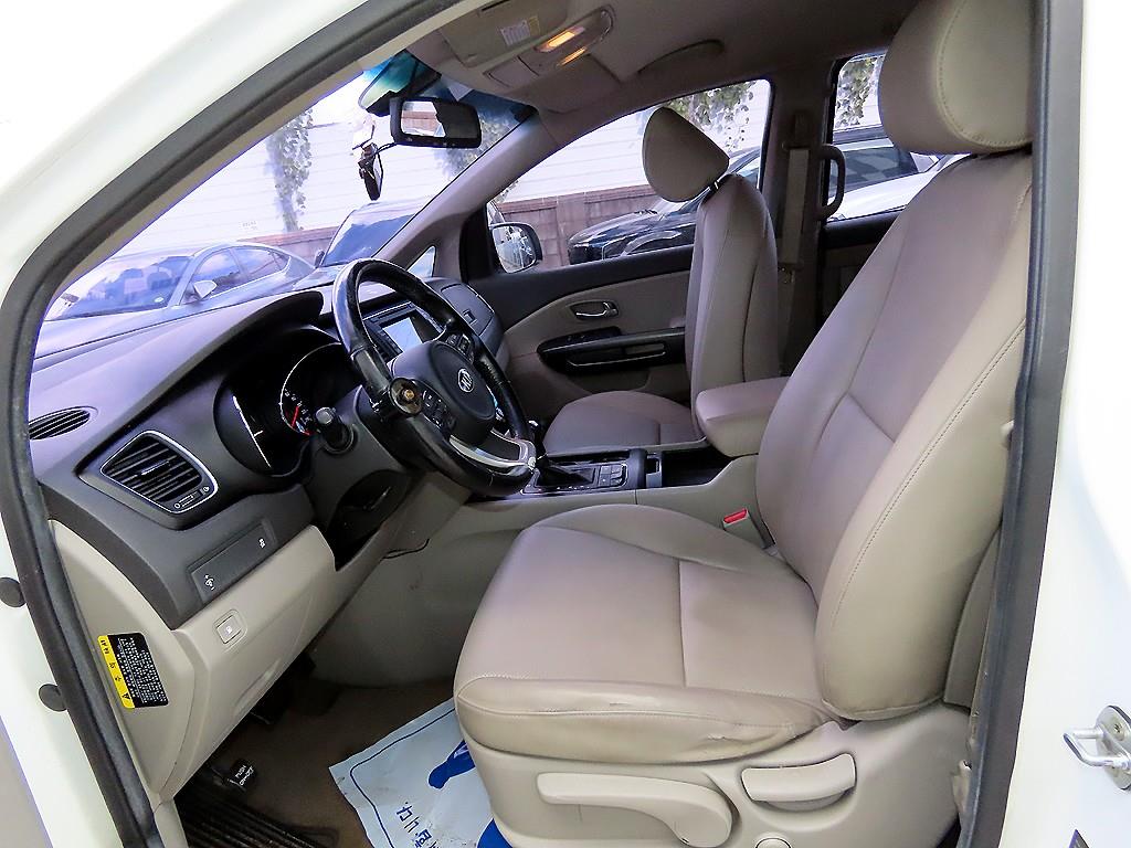 KIA Carnival - Vista 5