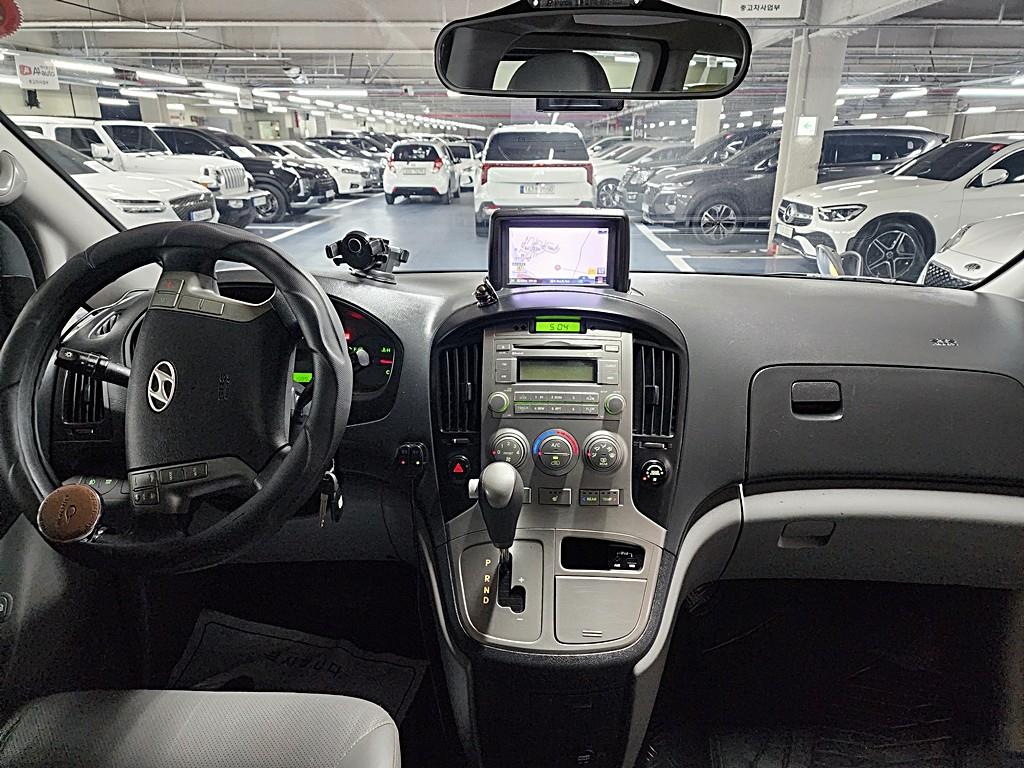 HYUNDAI Starex - Vista 8