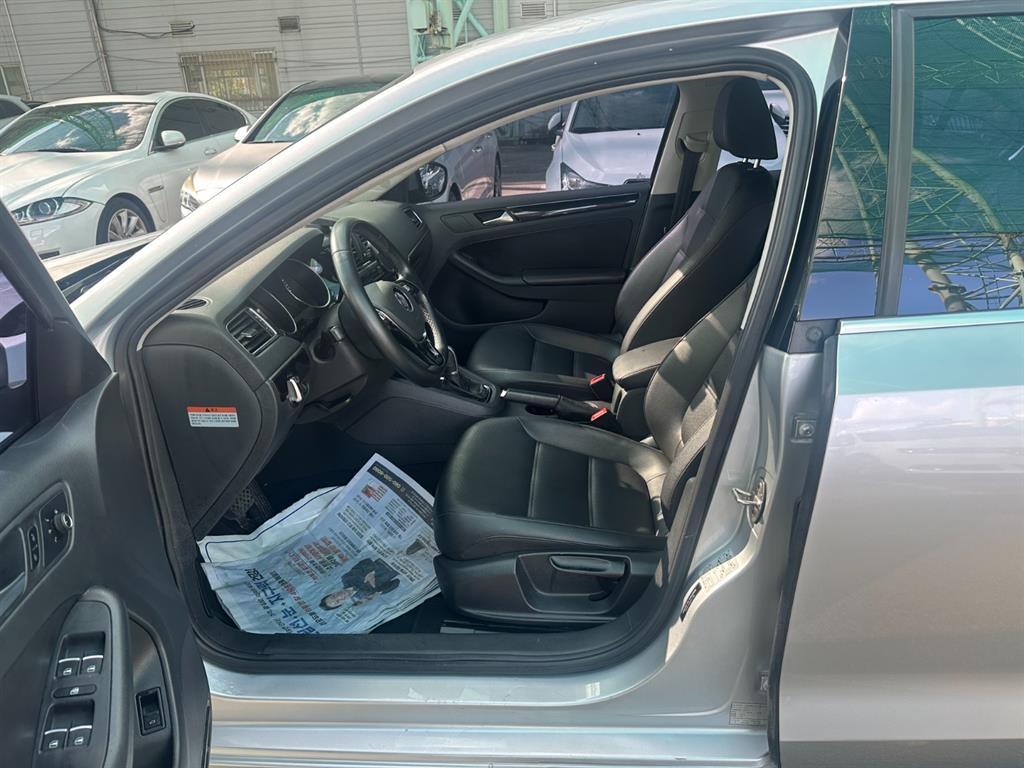 Volkswagen Jetta - Vista 7