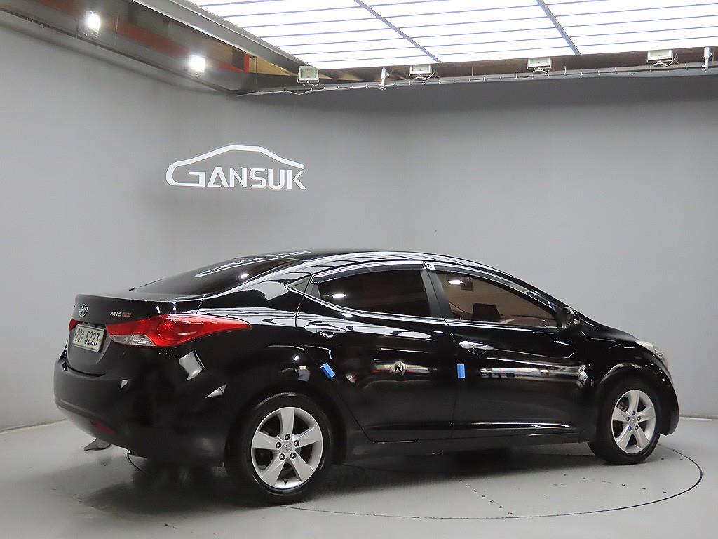 HYUNDAI Avante - Vista 7