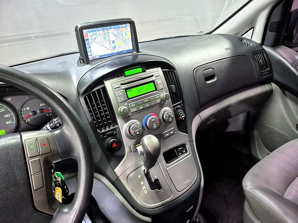 HYUNDAI Starex - Vista 9