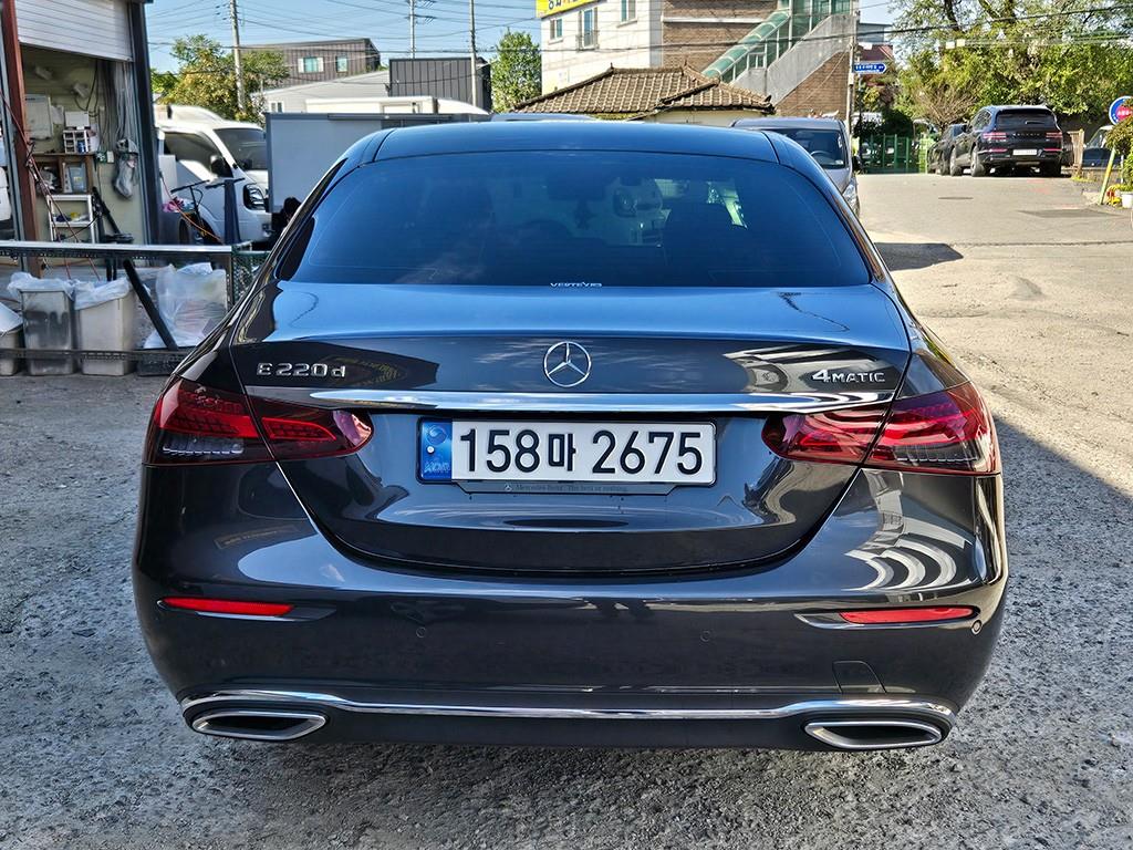 Mercedes Benz E class - Vista 4