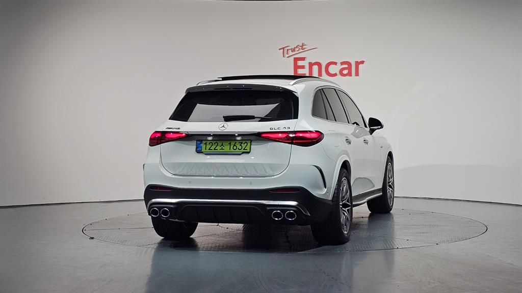 Mercedes Benz GLC Class - Vista 4