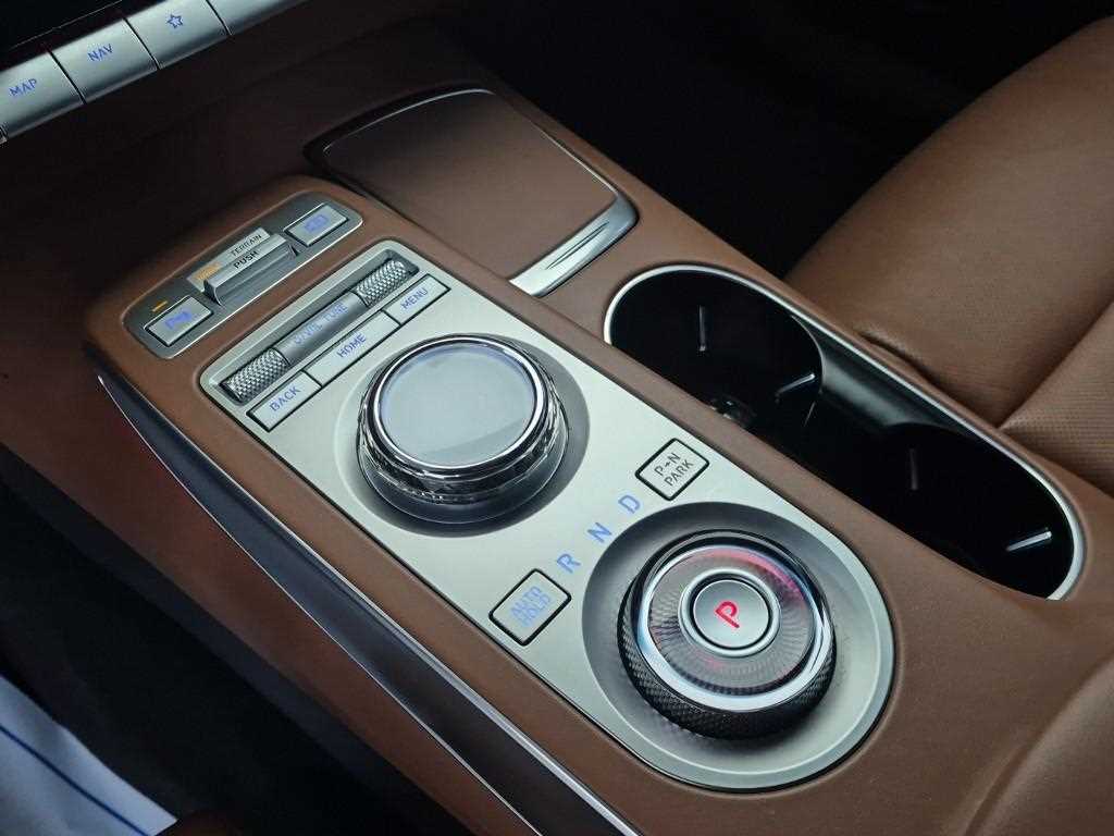 Genesis GV70 - Vista 8