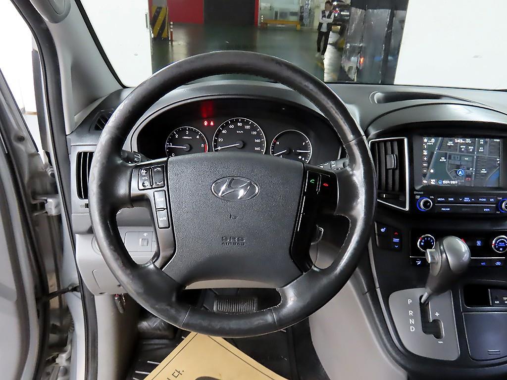 HYUNDAI Starex - Vista 9