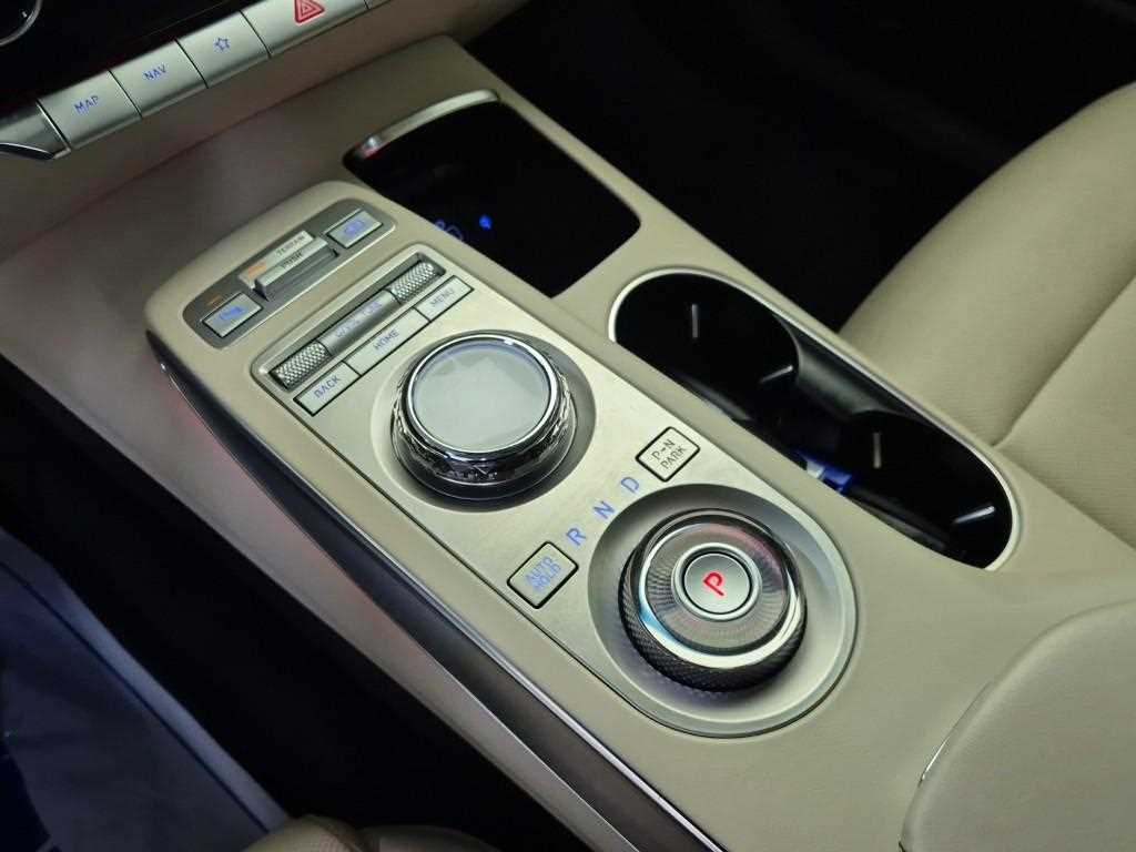 Genesis GV70 - Vista 8