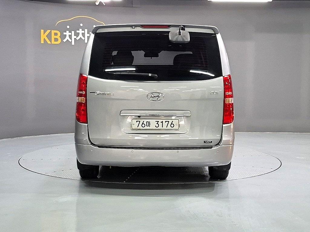 HYUNDAI Starex - Vista 4