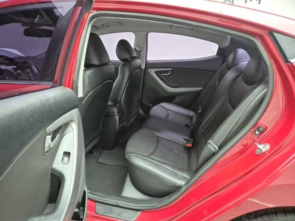 HYUNDAI Avante - Vista 12