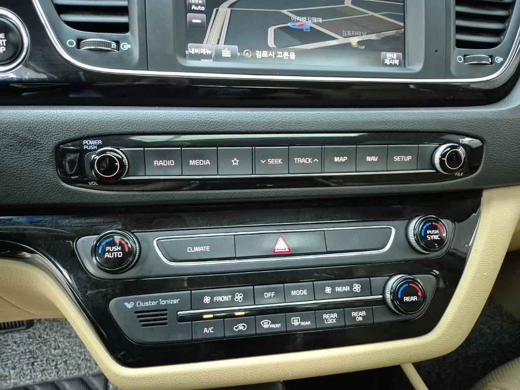 KIA Carnival - Vista 10