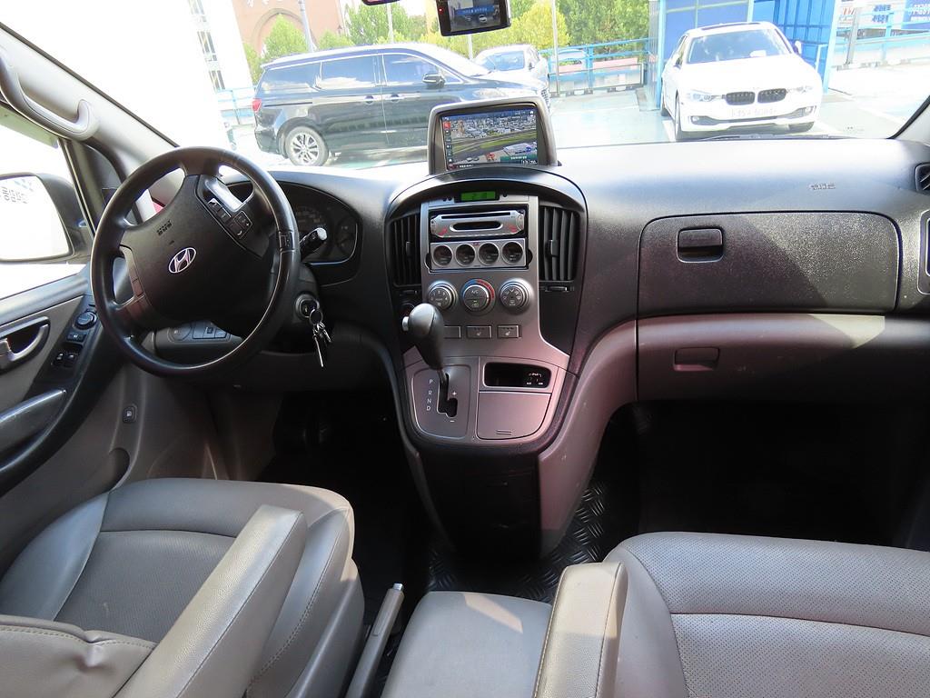 HYUNDAI Starex - Vista 5