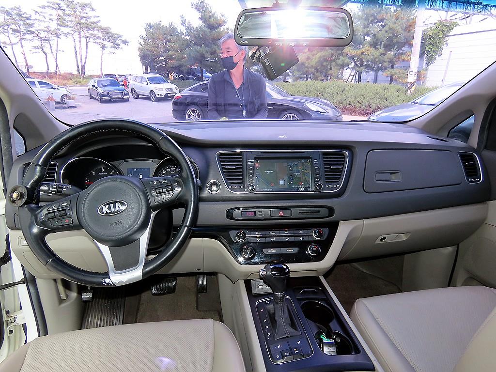 KIA Carnival - Vista 8