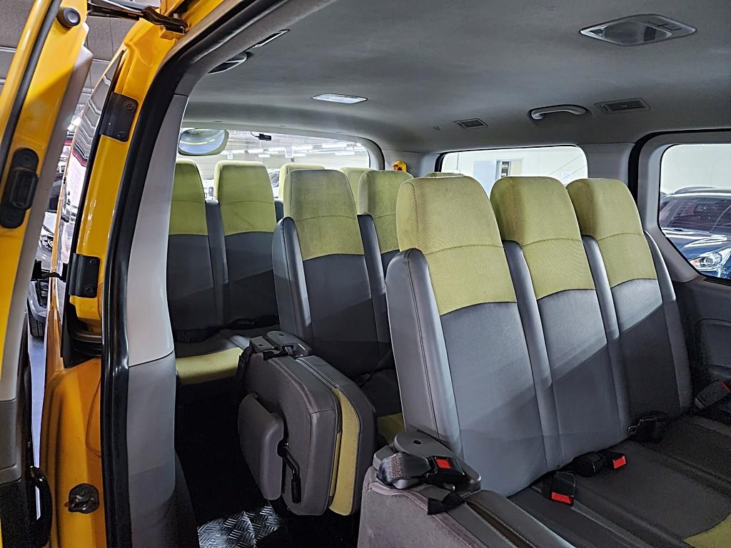 HYUNDAI Starex - Vista 7