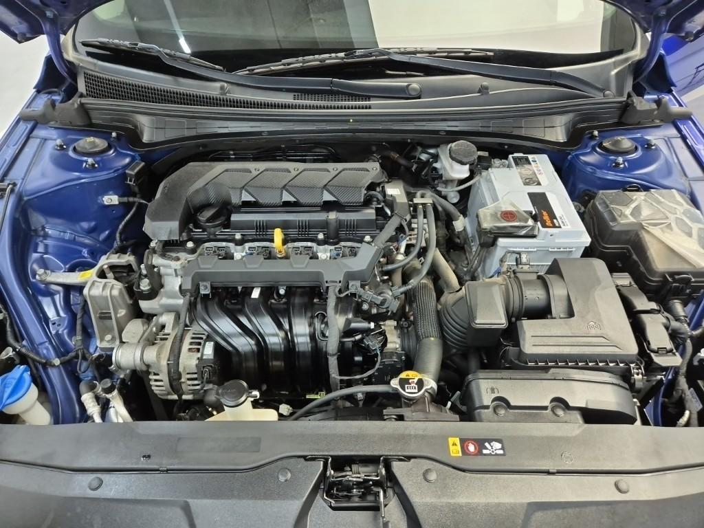 HYUNDAI Avante - Vista 5