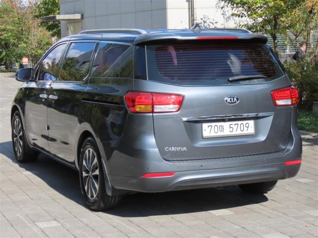 KIA Carnival - Vista 7