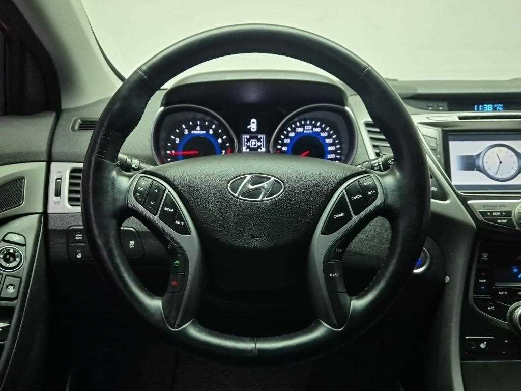 HYUNDAI Avante - Vista 9