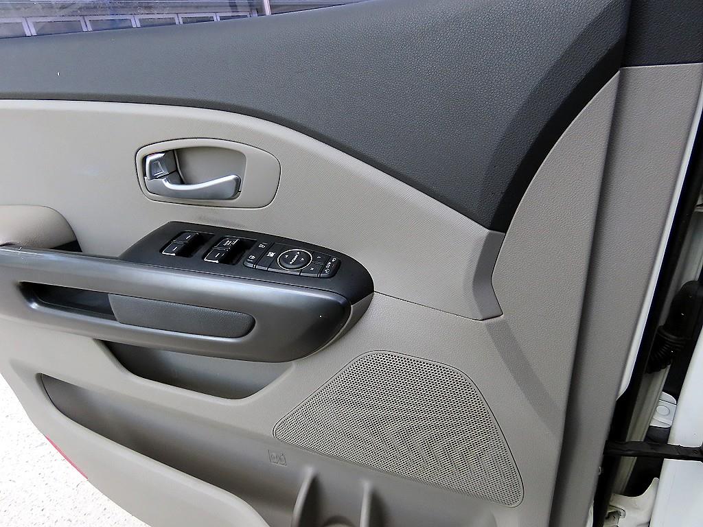 KIA Carnival - Vista 12
