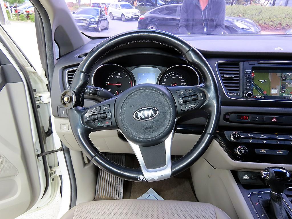 KIA Carnival - Vista 9