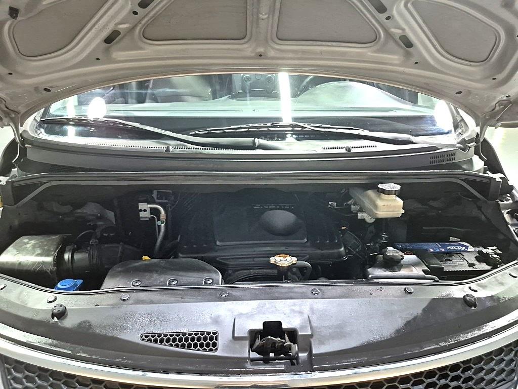 HYUNDAI Starex - Vista 6