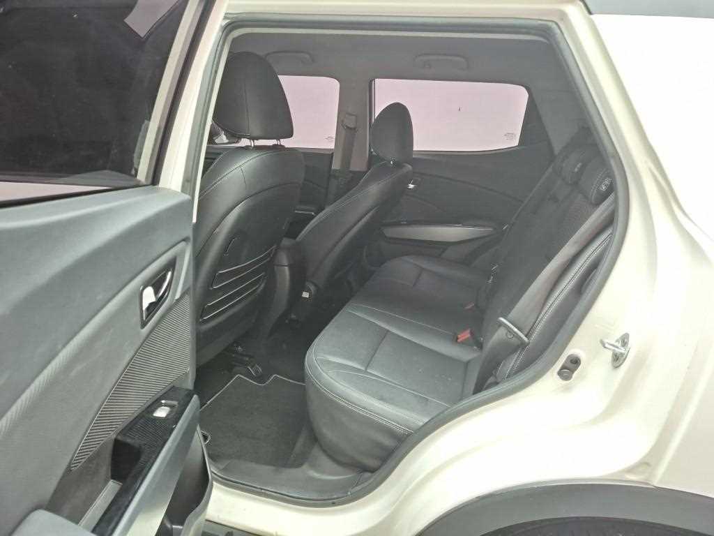 Ssangyong Tivoli - Vista 12