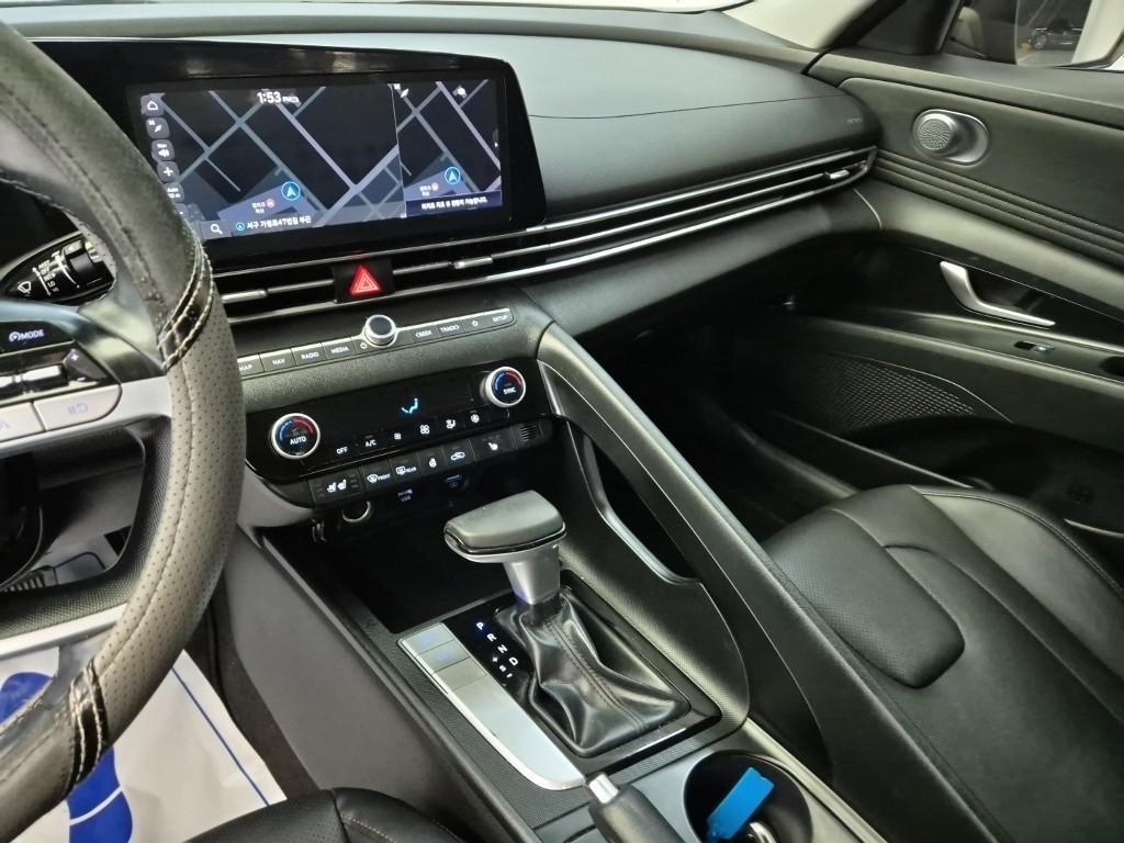 HYUNDAI Avante - Vista 10