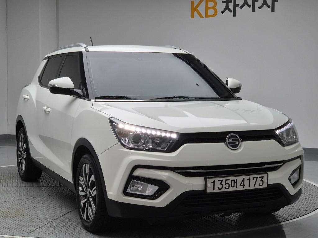 Ssangyong Tivoli - Vista 4